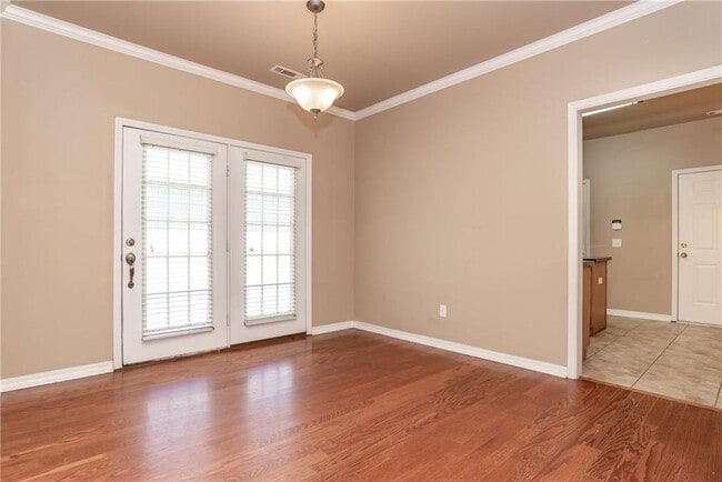Photo - 3538 Thames Dr