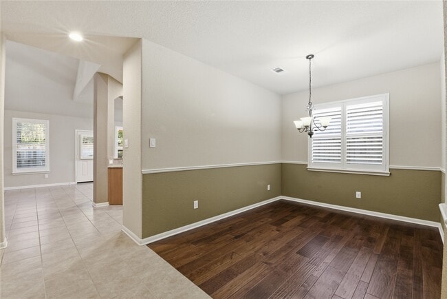 Photo - 114 Forest Elk Pl