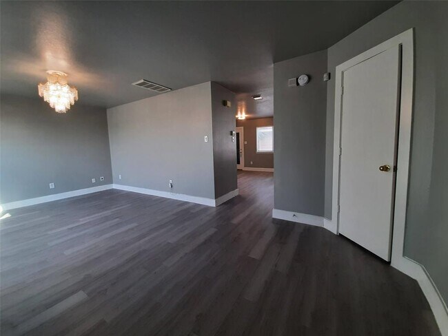 Photo - 6103 Settlers Square Ln