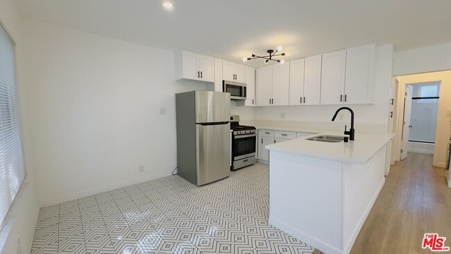 Photo - 237 Catalina St Unit 2