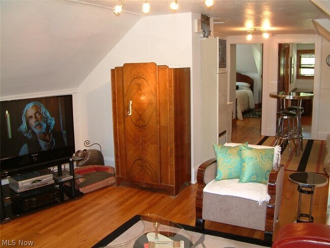 Photo - 13834 Clifton Blvd