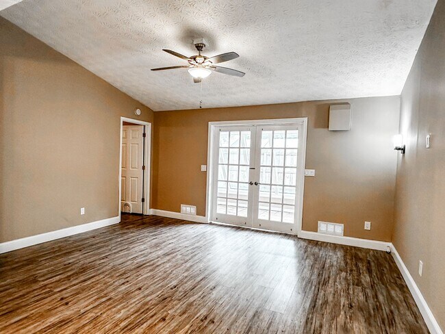 Photo - 3/2 Townhome in Downtown Woodstock