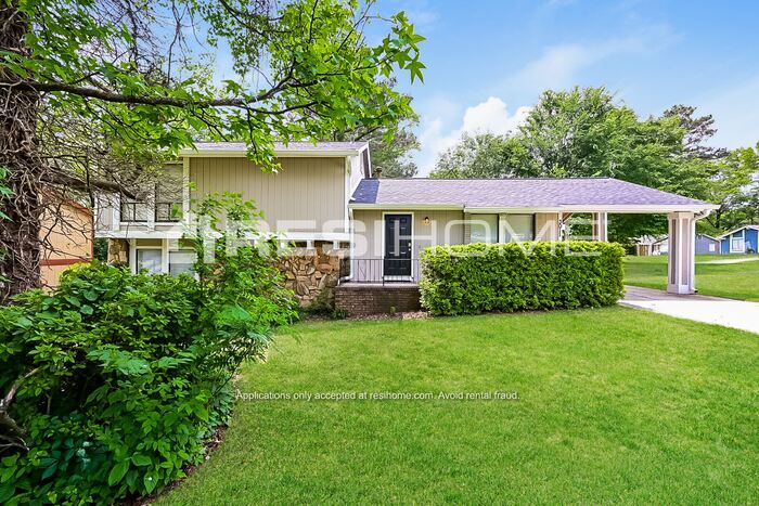 3011 Woodfield Dr