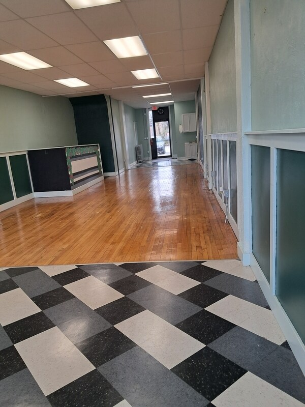 Photo - 21932 Lakeshore Blvd