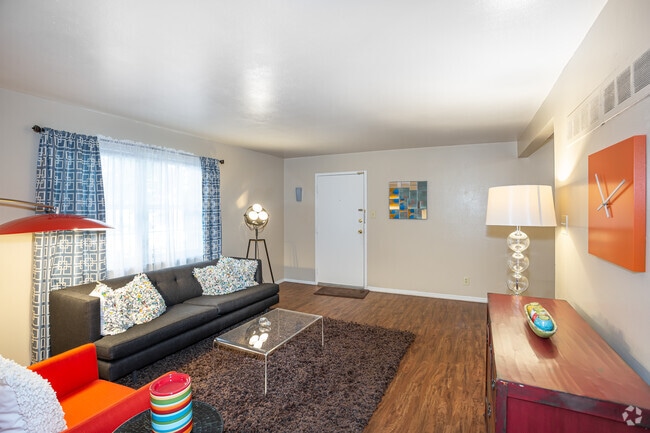2BR,1BA - 860SF-Hardwood & Carpet Floors Available