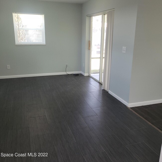 Photo - 990 Butia St