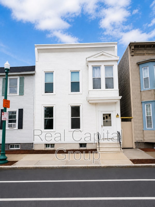 Building Photo - 412 2nd St Unit 1