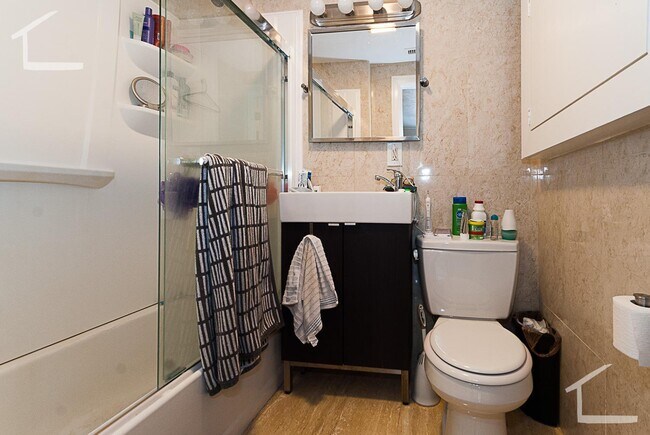 Photo - 1203 Beacon St Unidad 4