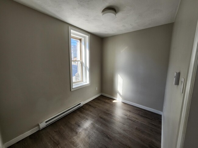 Photo - 240 Duke St Unit 2
