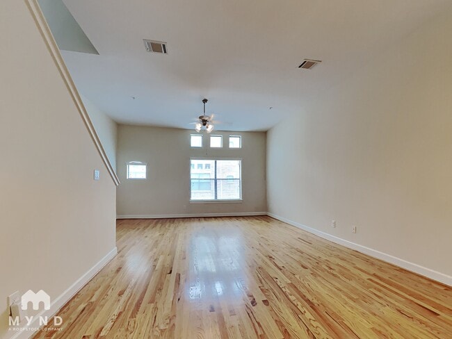 Photo - 648 Westcross St