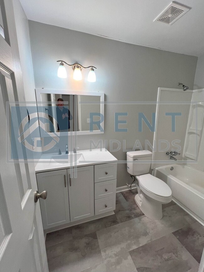 Photo - COMING SOON: Newly Renovated 2 Bedroom Apa... Unit A