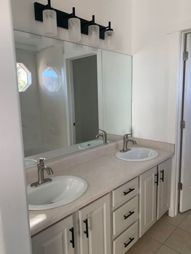 Photo - 4 Bedroom Home In Bloomington With RV Parking