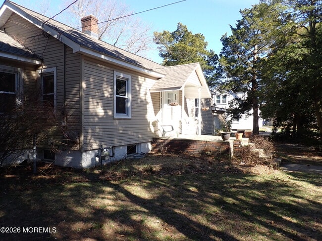Photo - 1490 Davidson Ave