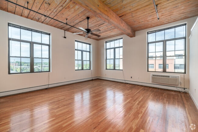 2BR, 2BA - 1,100SF - Living Room