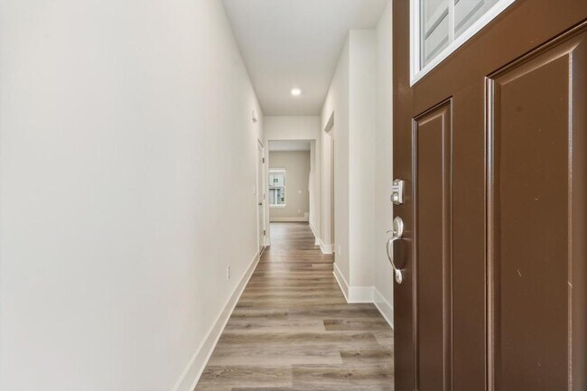 Photo - 226 Munsee Cir