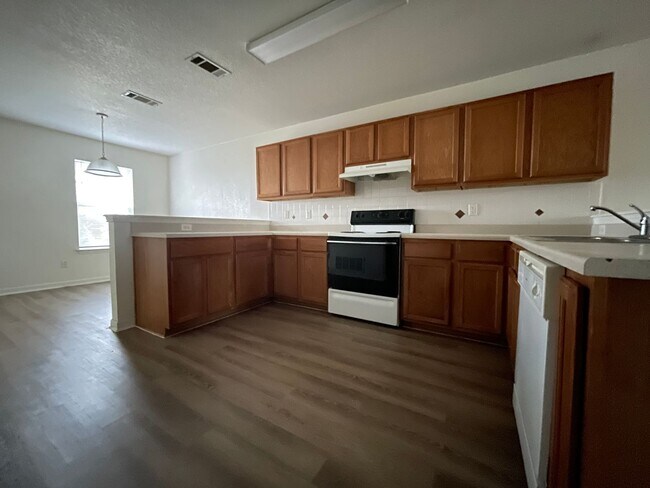 Photo - 2909 Cantabrian Dr Unidad # C