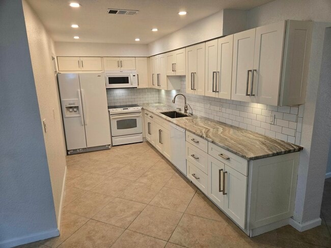 Photo - 10207 NW 82nd St