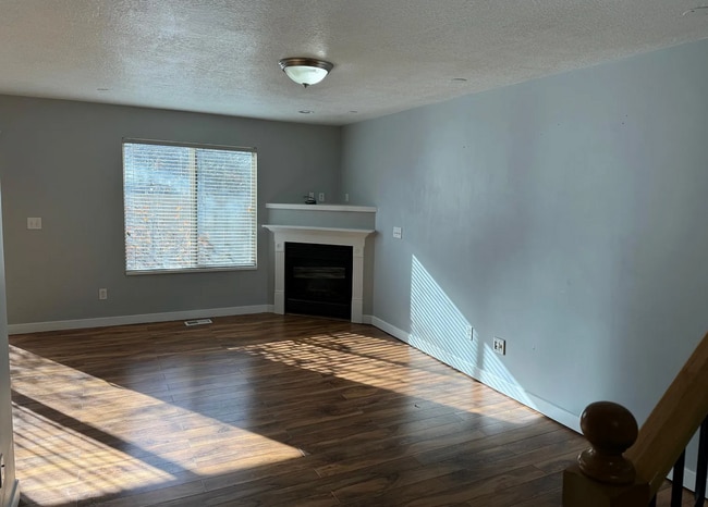 Photo - 483 E 1525 N