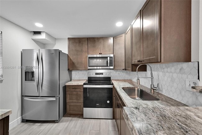 Photo - 2850 Somerset Dr Unit 105L