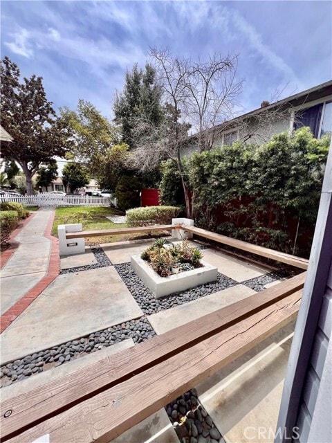 Photo - 129 W Palmyra Ave