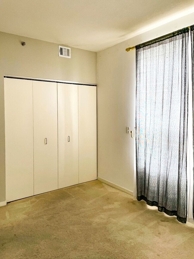 Building Photo - 21st Floor Corner Unit | Downtown Luxury L... Rental