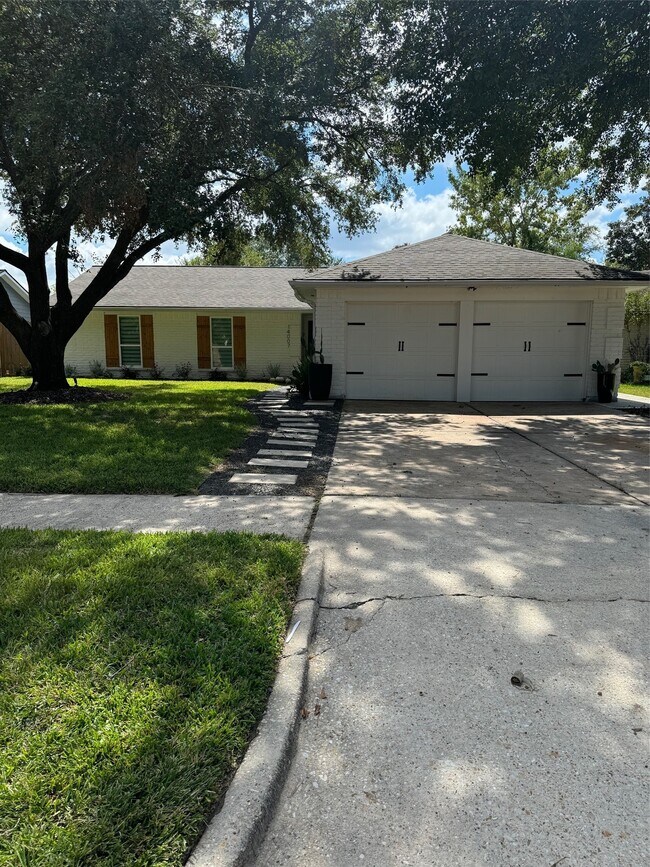 Building Photo - 14007 Dominique Dr