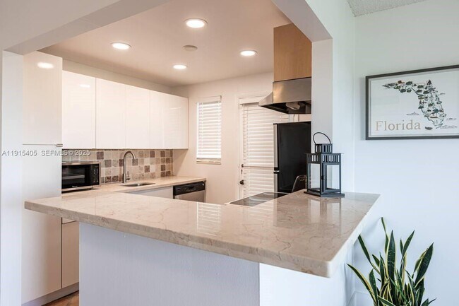 Photo - 1732 Meridian Ave Unit 605