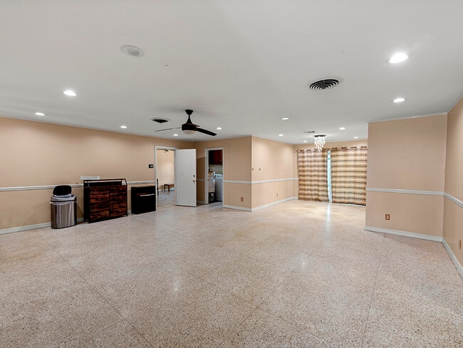 Photo - 4505 Laplace St