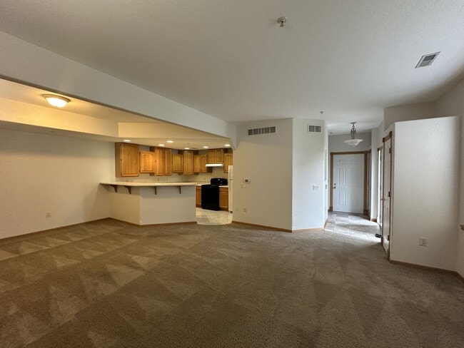Photo - Spacious Townhouse Style Condo in Brookfield!