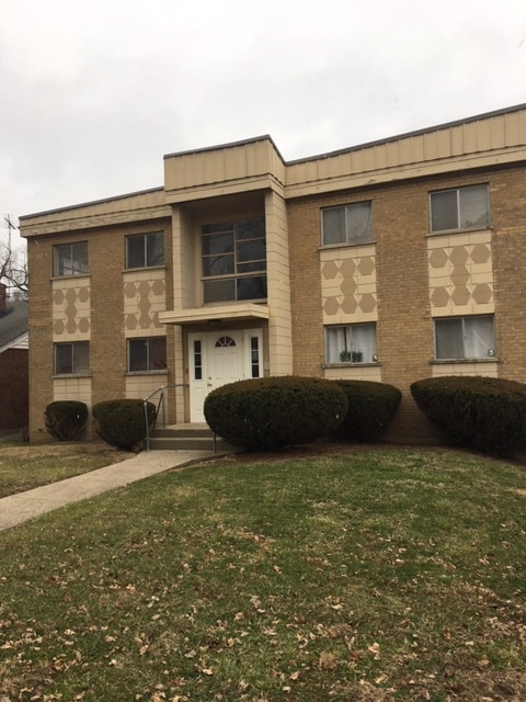 Front of Building - 4914 Charlemar Dr Unit 3