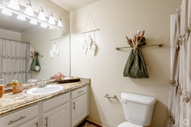 2BR, 2BA - 1,058SF