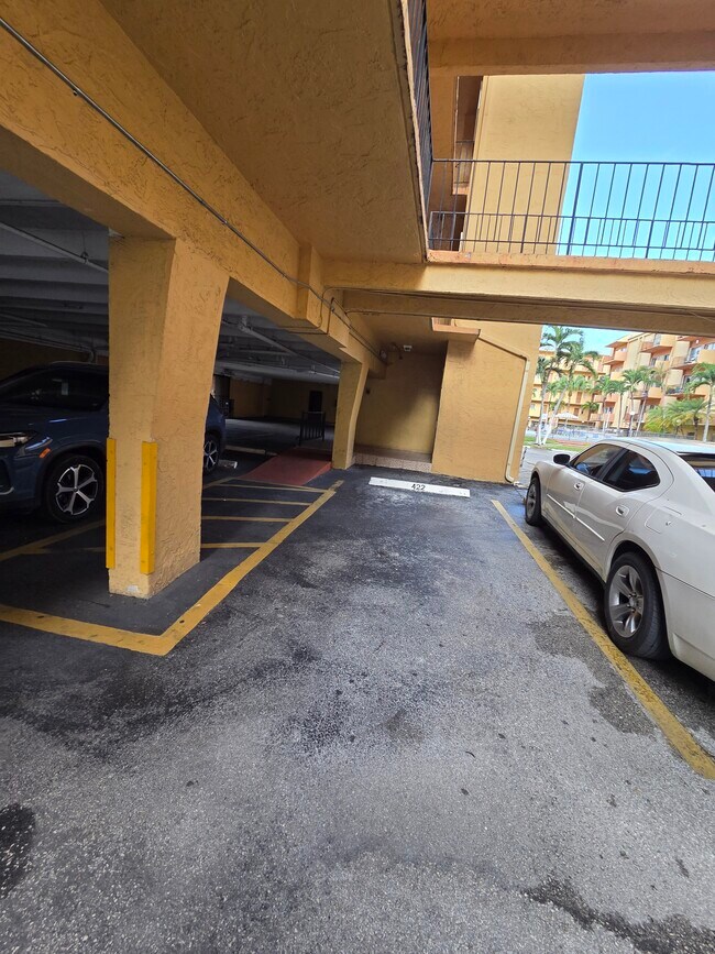 parking - 1900 W 54th St Unit 422