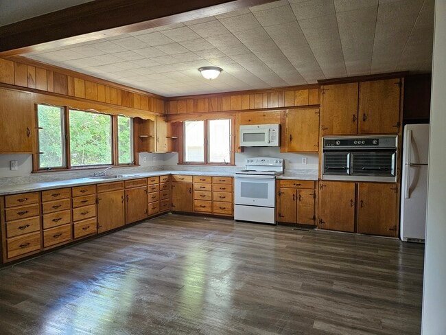 Photo - 108 E Main St