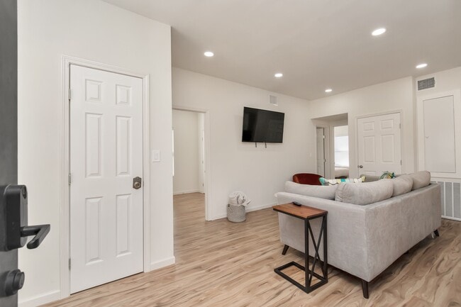 Photo - 1812 Wheeler Ave Unit 1