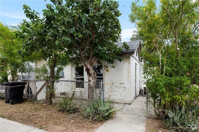Building Photo - 525 N 20th St Unit C Rental