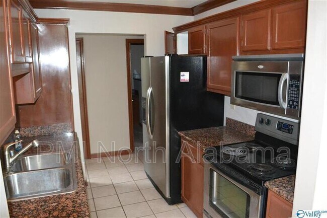 1023 Stones Throw Dr NW