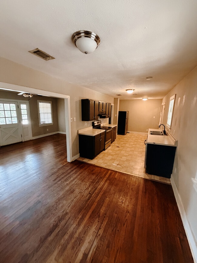 Photo - 815 6th Ave N