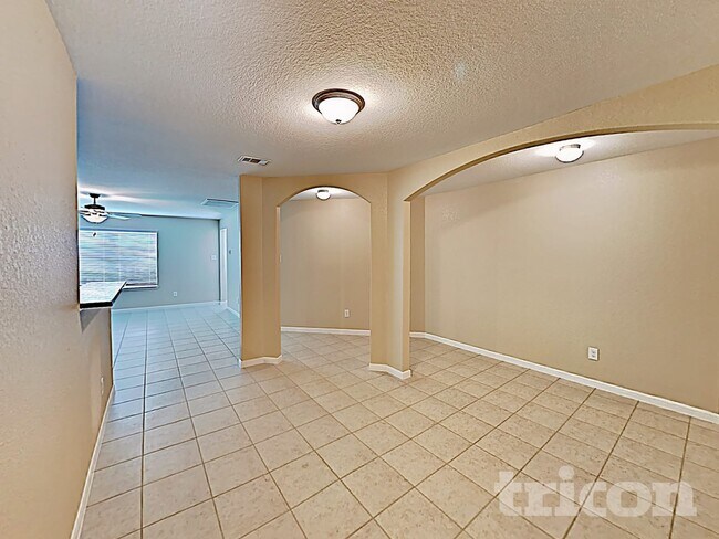 Photo - 725 Totem Trail Dr