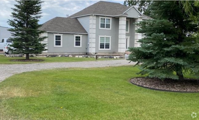 Building Photo - 4 Bed 2.5 Bath Plus Shop Rental