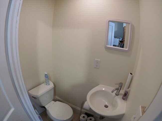229 Freeman St Unidad 4