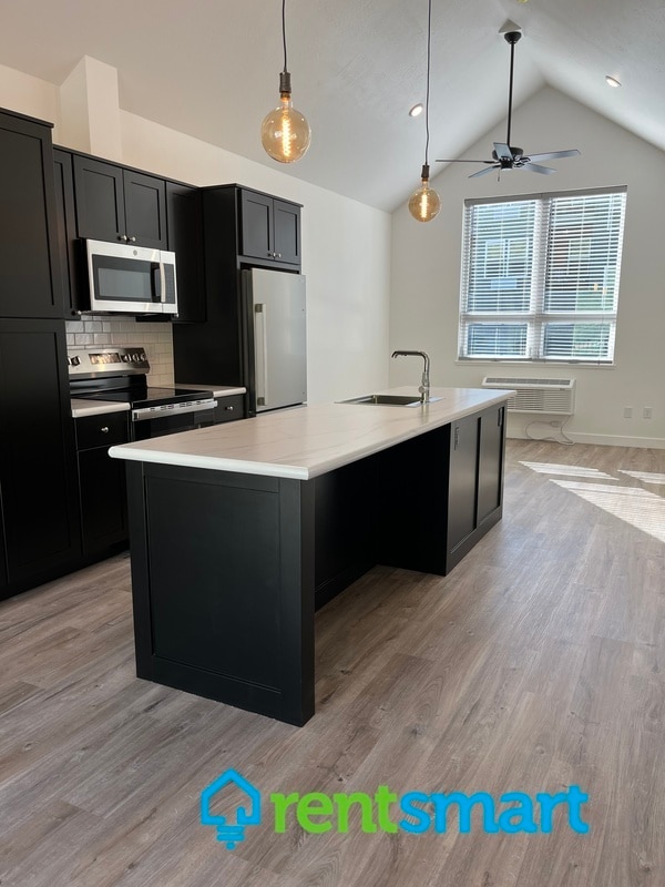 Building Photo - 446 Michigan Ave Unit 3