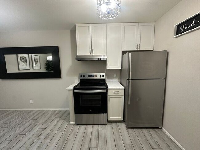 Photo - Charming 2 Bed 1 bath Condo Unit R8