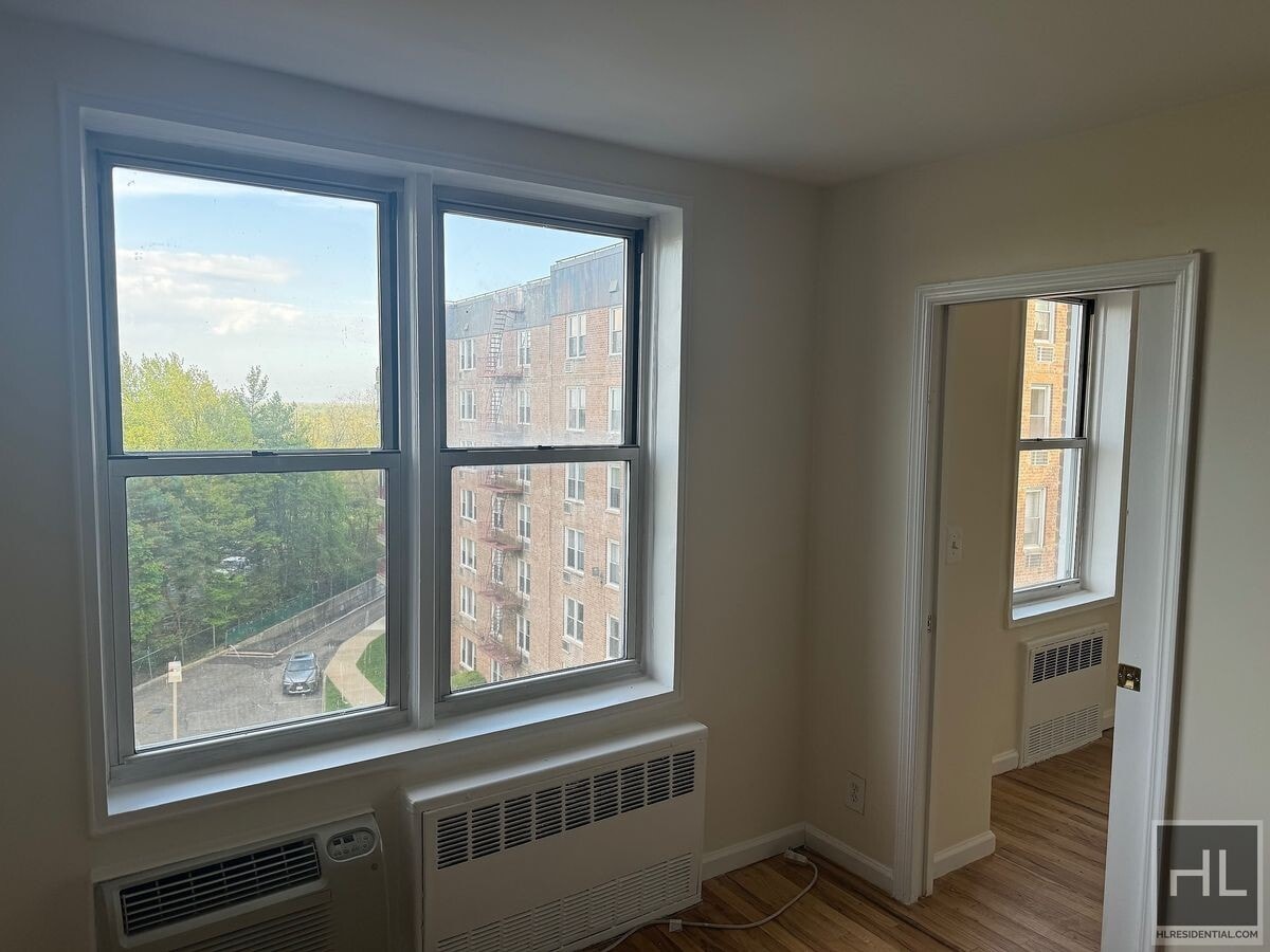 GRAND CENTRAL PARKWAY - GRAND CENTRAL PARKWAY Unit 6G