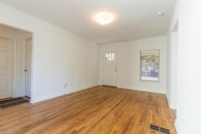 Photo - 2946 Pannell St
