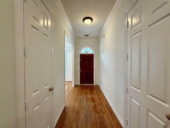 Building Photo - 2806 Briarhurst Park