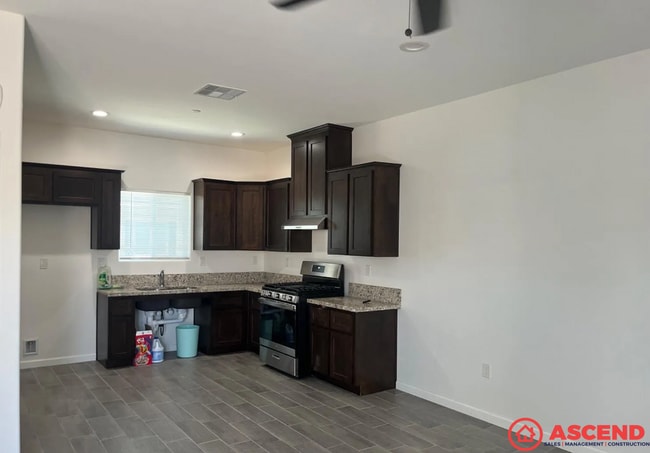 Photo - Comfortable 3BD/2BA Home in Bakersfield's 93304 — Water Included, No Pets!