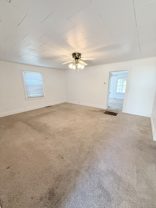 Photo - ADORABLE cottage close to everything!