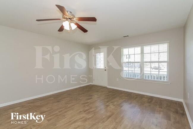 Photo - 301 Lind Point Ln