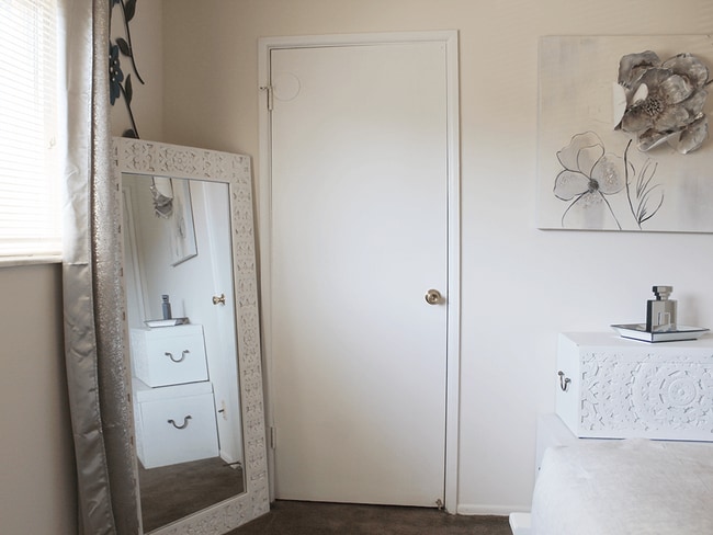 Walk-In Closets - Nantucket Gardens