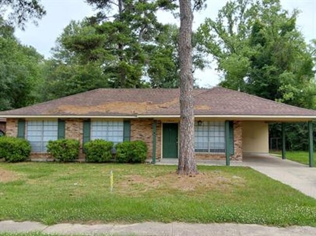 Building Photo - Convenient Location